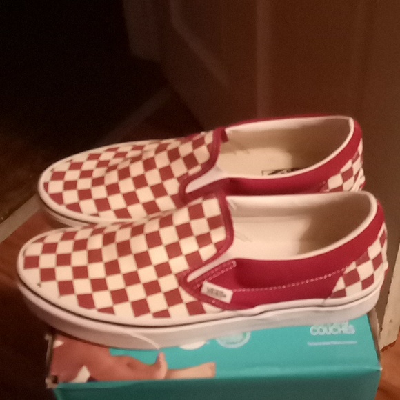 Women Shoes - Picture 2 of 7